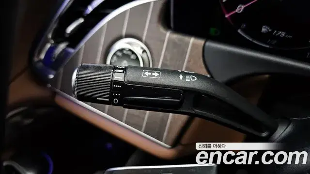 Mercedes-Benz E-Class 2025 — Photo 19/20