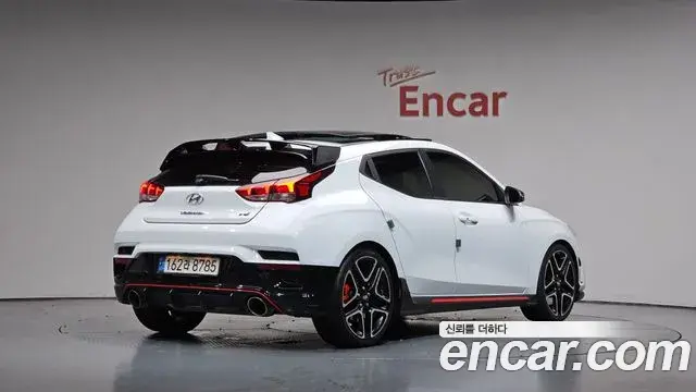Hyundai Veloster 2021 — Фото 2/20