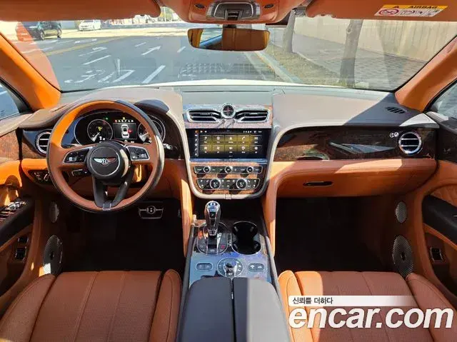 Bentley Bentayga 2021 — ფოტო 2/20