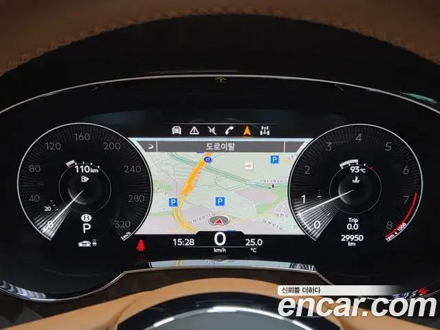 Bentley Bentayga 2021 — ფოტო 8/20