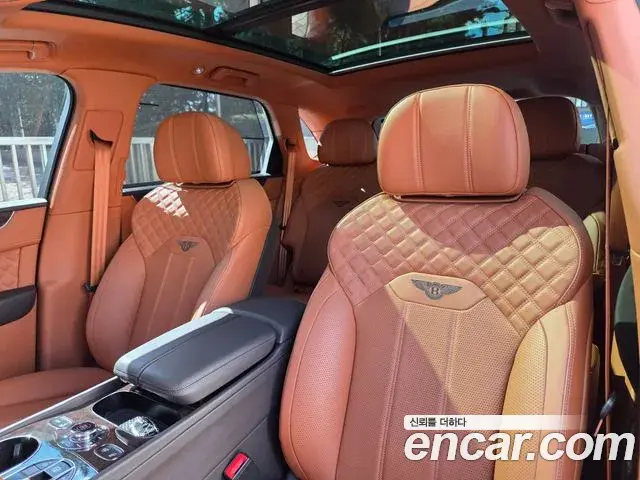 Bentley Bentayga 2021 — ფოტო 17/20