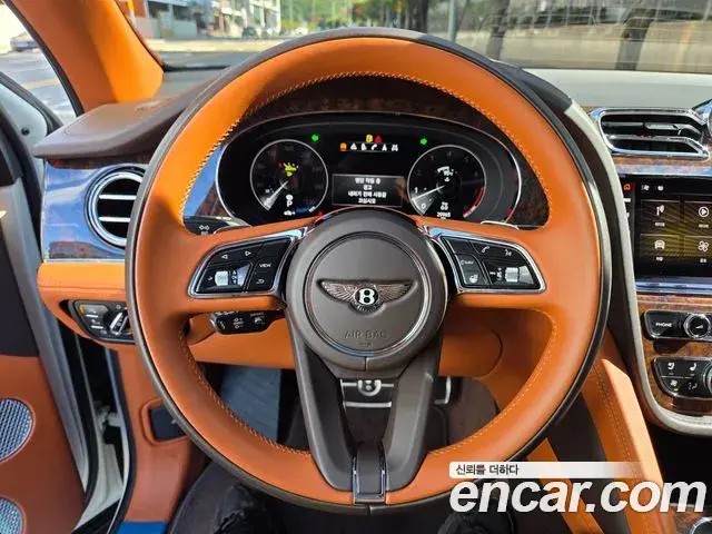 Bentley Bentayga 2021 — ფოტო 3/20