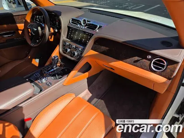 Bentley Bentayga 2021 — ფოტო 18/20