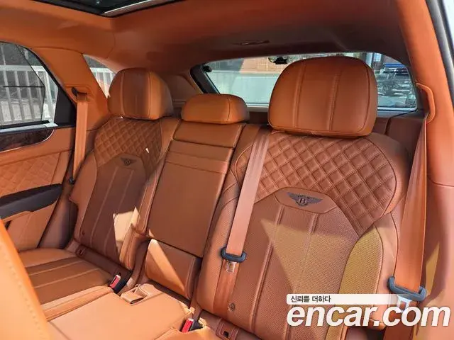 Bentley Bentayga 2021 — ფოტო 4/20