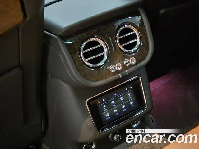 Bentley Bentayga 2021 — ფოტო 5/20