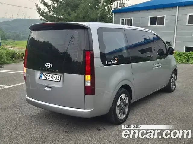 Hyundai Staria 2025 — Фото 1/20