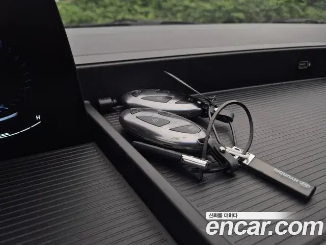 Hyundai Staria 2025 — Фото 13/20
