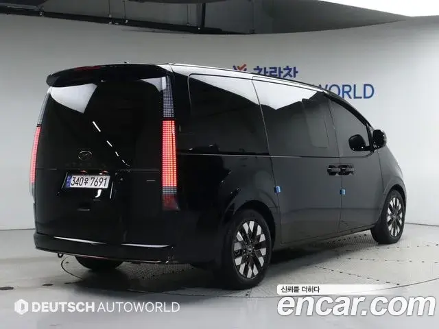 Hyundai Staria 2023 — Photo 1/20