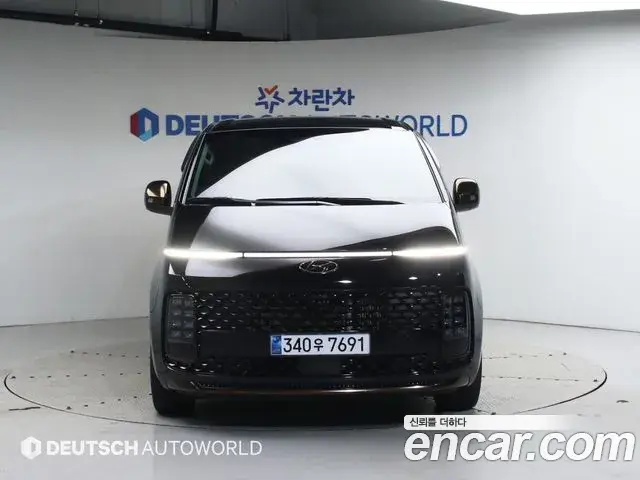 Hyundai Staria 2023 — Photo 2/20