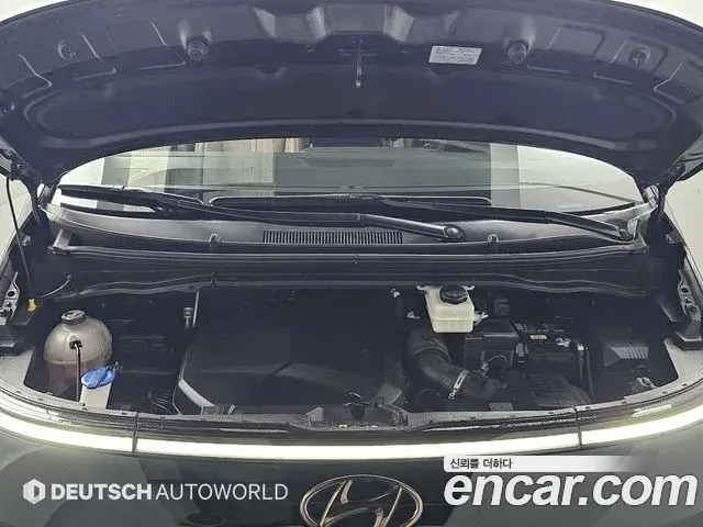 Hyundai Staria 2023 — Photo 5/20