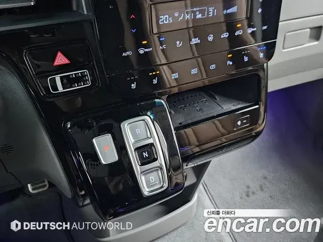 Hyundai Staria 2023 — Photo 7/20