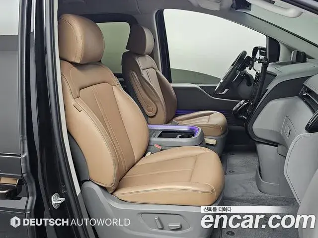 Hyundai Staria 2023 — Photo 8/20