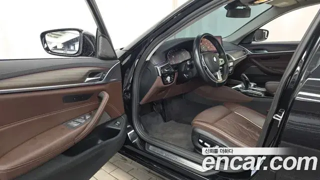 BMW 5 Series 2020 — Фото 10/20