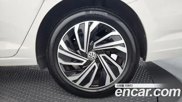 Volkswagen Jetta 2021 — Photo 12/35