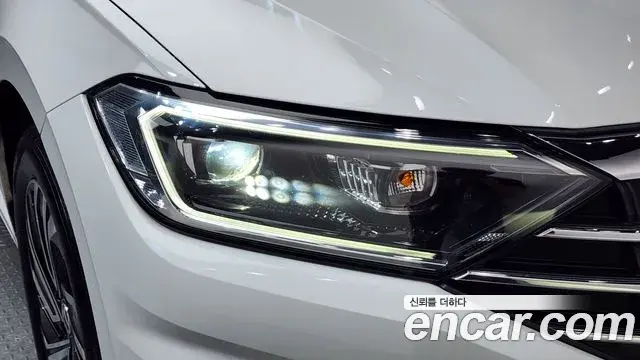 Volkswagen Jetta 2021 — Photo 31/35