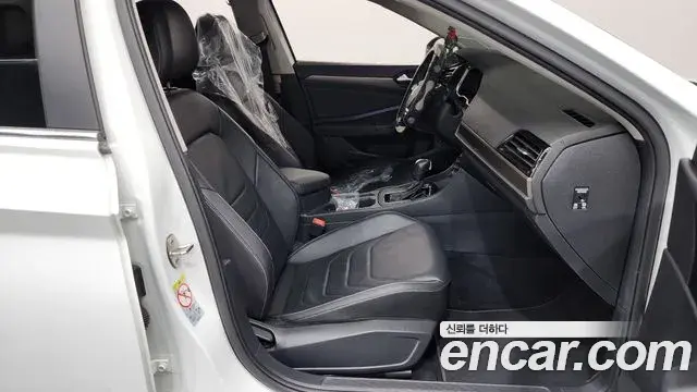Volkswagen Jetta 2021 — Photo 30/35