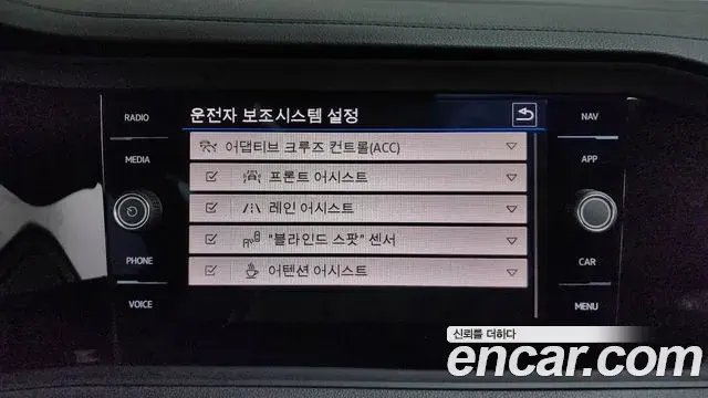 Volkswagen Jetta 2021 — Photo 22/35