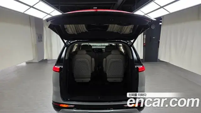 Kia Carnival 2021 — Photo 17/20