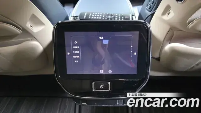 Kia Carnival 2021 — Photo 19/20
