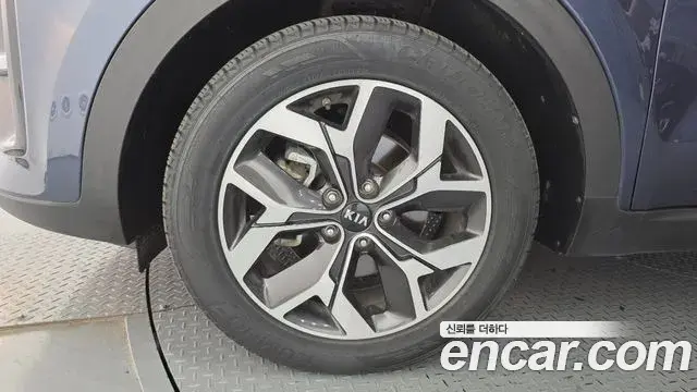 Kia Sportage The Bold 2020 — Фото 5/20