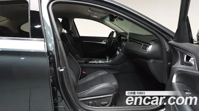 Genesis G70 2018 — Photo 22/33