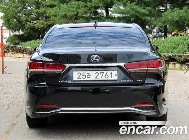 Lexus LS500h 2018 — Şəkil 15/20