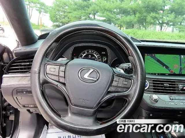Lexus LS500h 2018 — Şəkil 6/20