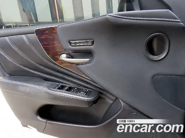 Lexus LS500h 2018 — Şəkil 8/20