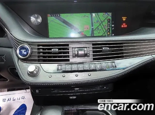 Lexus LS500h 2018 — Şəkil 17/20