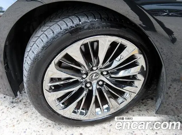 Lexus LS500h 2018 — Şəkil 10/20