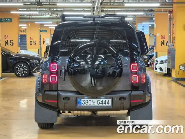 Land Rover Defender 2026 — Фото 4/20
