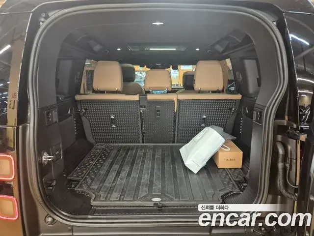 Land Rover Defender 2026 — Фото 16/20