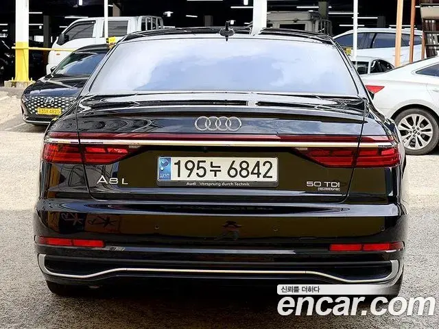Audi A8 2023 — Фото 4/20