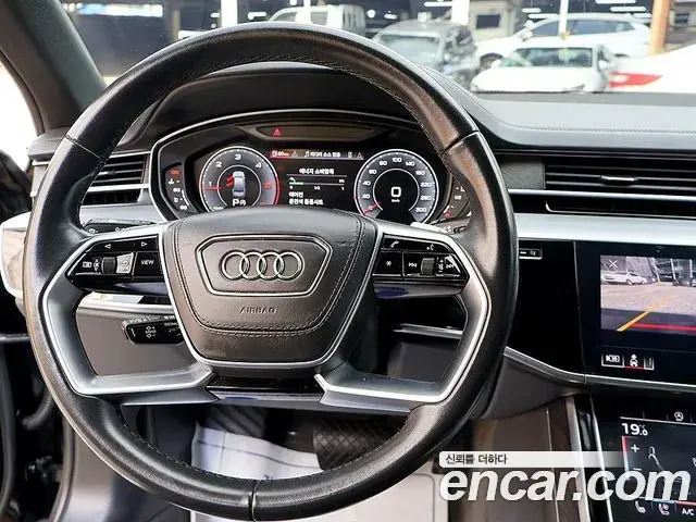 Audi A8 2023 — Фото 13/20