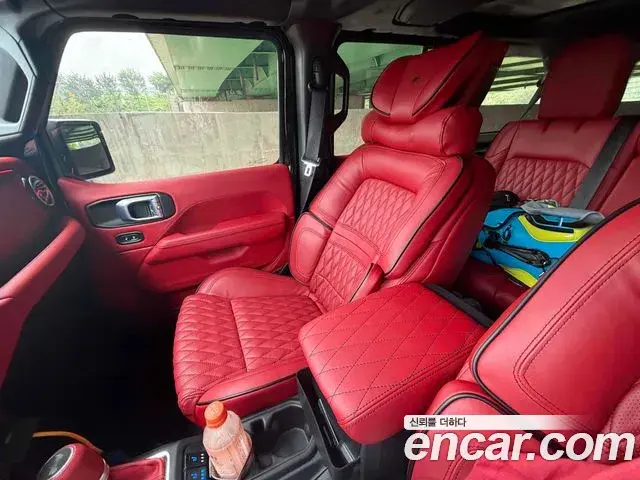 Jeep Wrangler 2021 — Фото 10/11