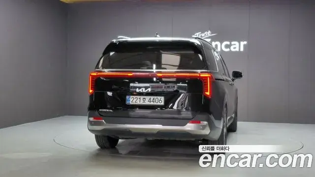 Kia Carnival 2023 — ფოტო 15/33