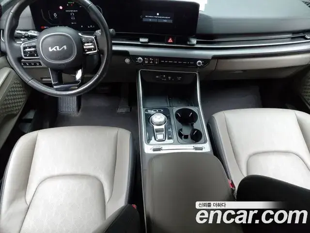 Kia Carnival 2023 — ფოტო 21/33