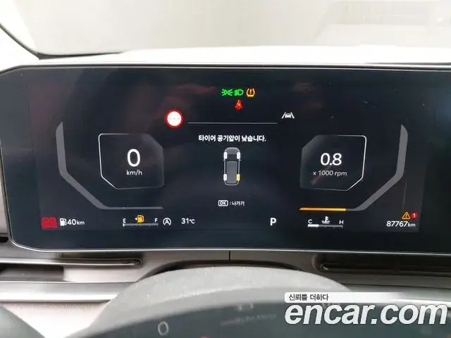 Kia Carnival 2023 — ფოტო 28/33