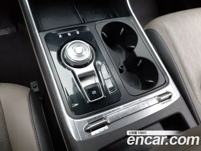 Kia Carnival 2023 — ფოტო 16/33