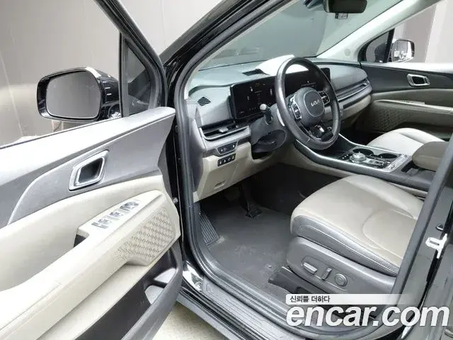 Kia Carnival 2023 — ფოტო 27/33