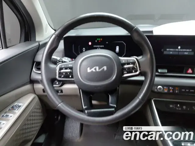 Kia Carnival 2023 — ფოტო 4/33