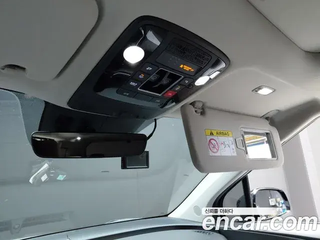 Kia Carnival 2023 — ფოტო 17/33