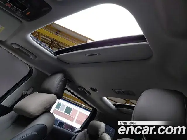 Kia Carnival 2023 — ფოტო 10/33