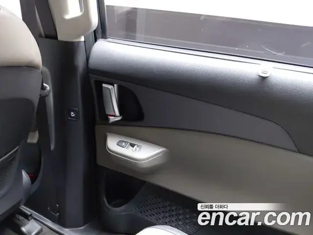 Kia Carnival 2023 — ფოტო 31/33