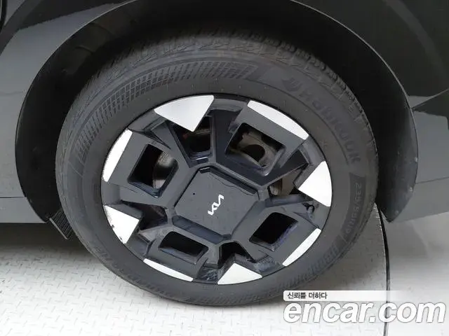 Kia Carnival 2023 — ფოტო 12/33