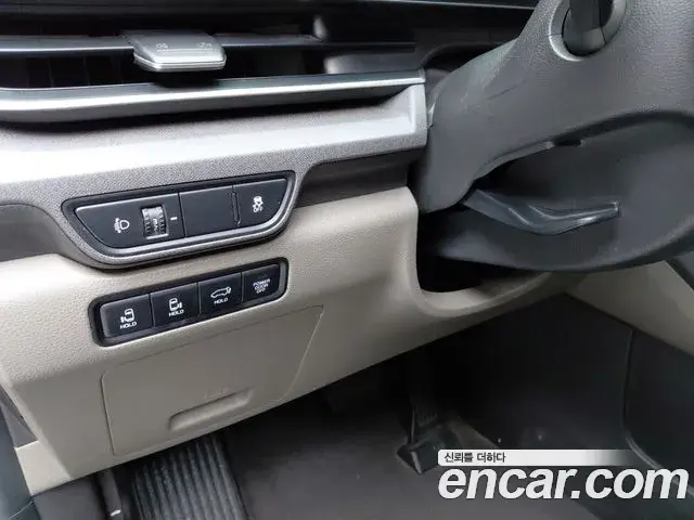 Kia Carnival 2023 — ფოტო 26/33