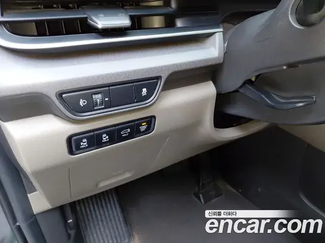 Kia Carnival 2023 — ფოტო 33/33