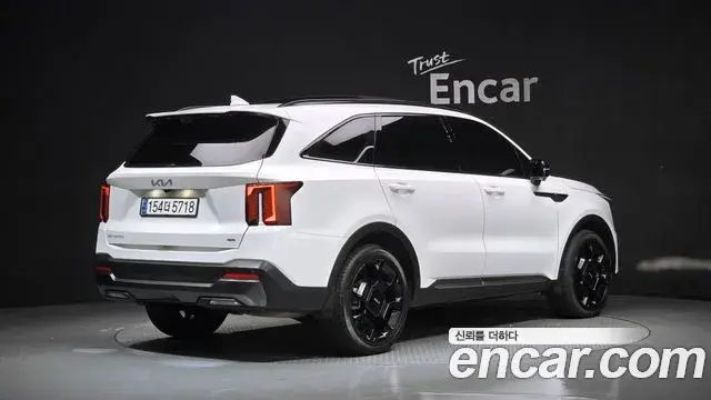 Kia Sorento 2023 — Фото 1/20