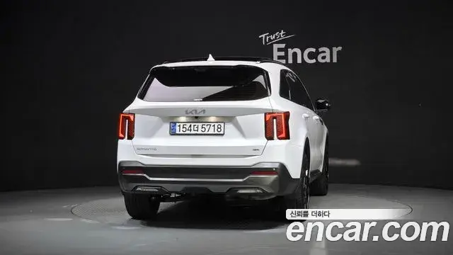 Kia Sorento 2023 — Фото 3/20
