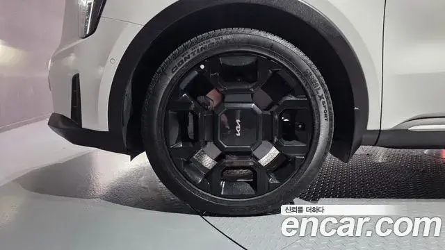 Kia Sorento 2023 — Фото 4/20